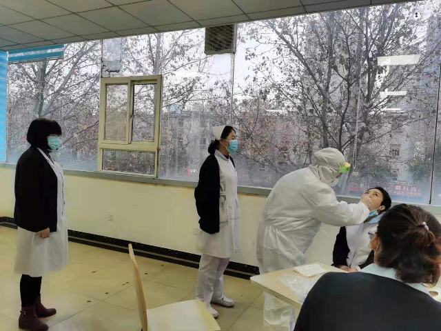医院开展春节后全院职工核酸检测“应检尽检”工作，让群众就医更放心！