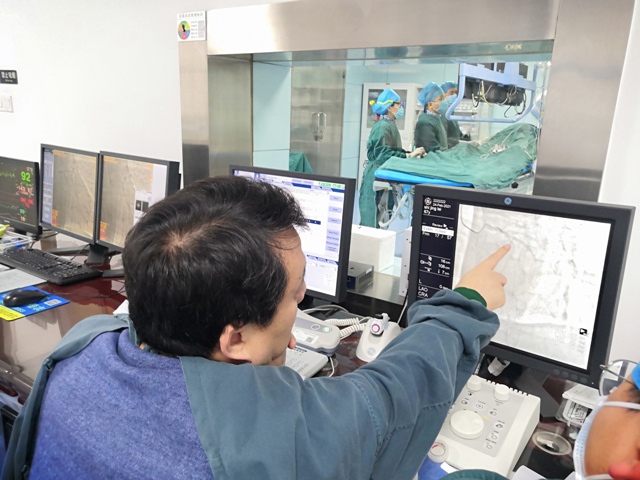 六合彩生肖心血管内科成功完成首例希氏束起搏植入术