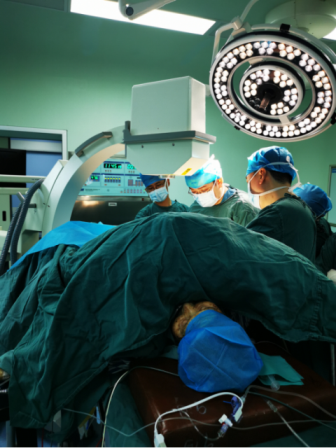 六合彩生肖骨科为一例91岁高龄患者成功实施手术 