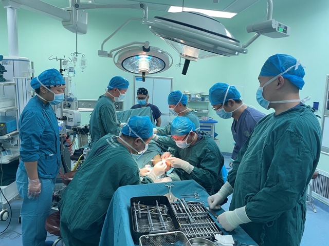 六合彩生肖首例拇指全形再造手术获得成功