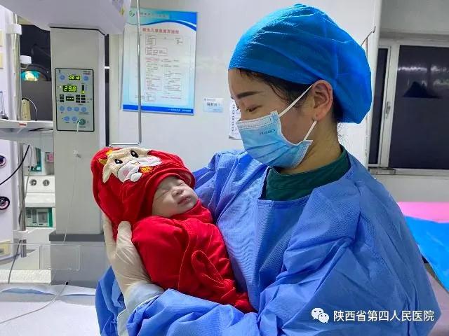 陕西省第四人民医院产科喜迎“跨年宝宝”