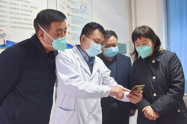 省卫健委督导组调研指导六合彩生肖新冠病毒感染救治工作，看望慰问一线医务人员