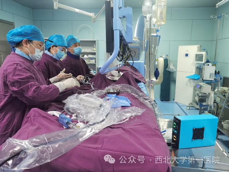 又添“硬核”新技术！六合彩生肖
心内科专家首次运用冲击波球囊治疗严重钙化冠脉病变新技术获成功